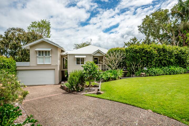 Noosa Family Escape | Pool | Pets | Walk to Beach! gallery image 5