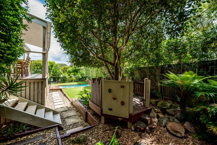 Noosa Family Escape | Pool | Pets | Walk to Beach! gallery image 2