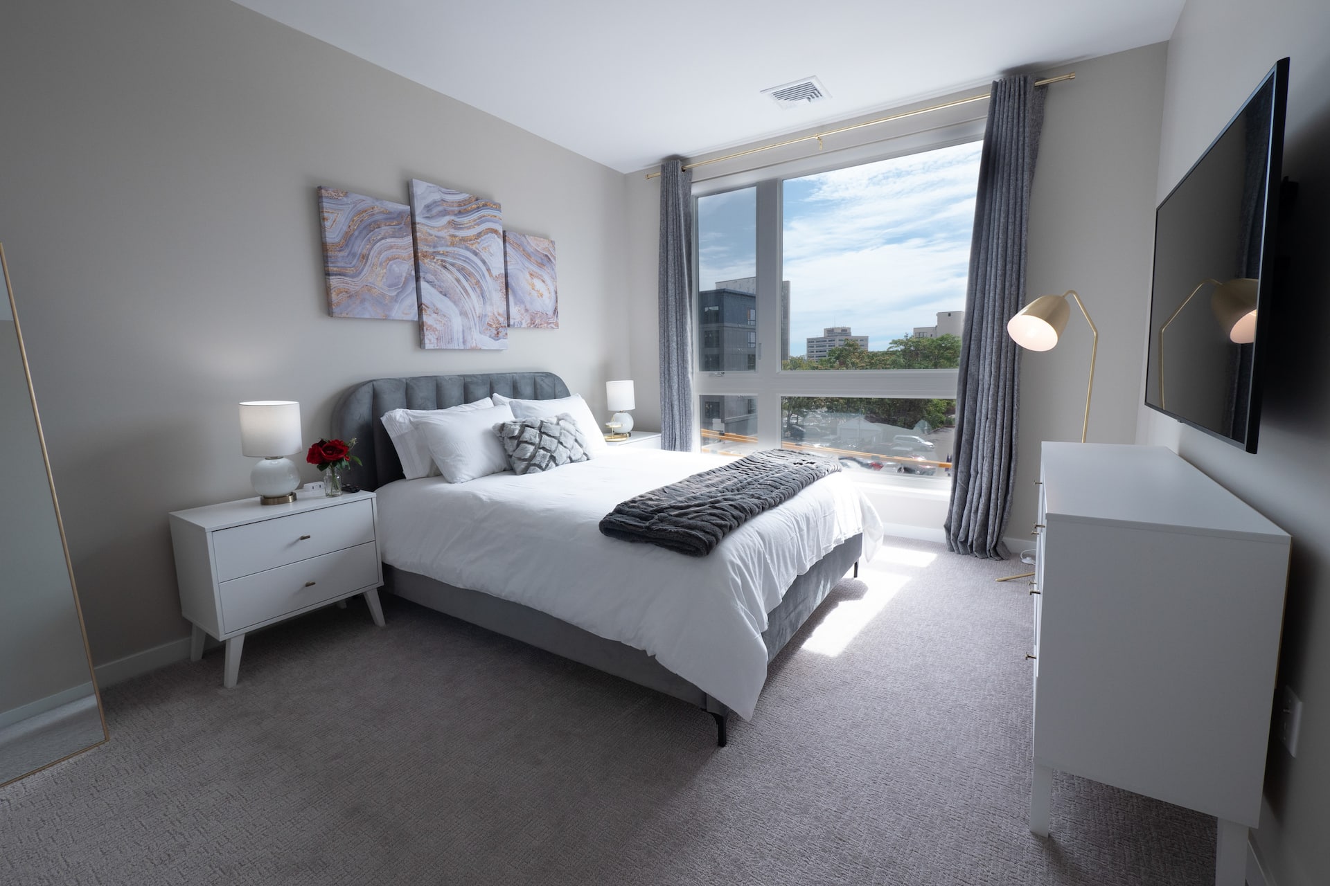 Lux 2BR Apt Downtown at Yale — photo 2