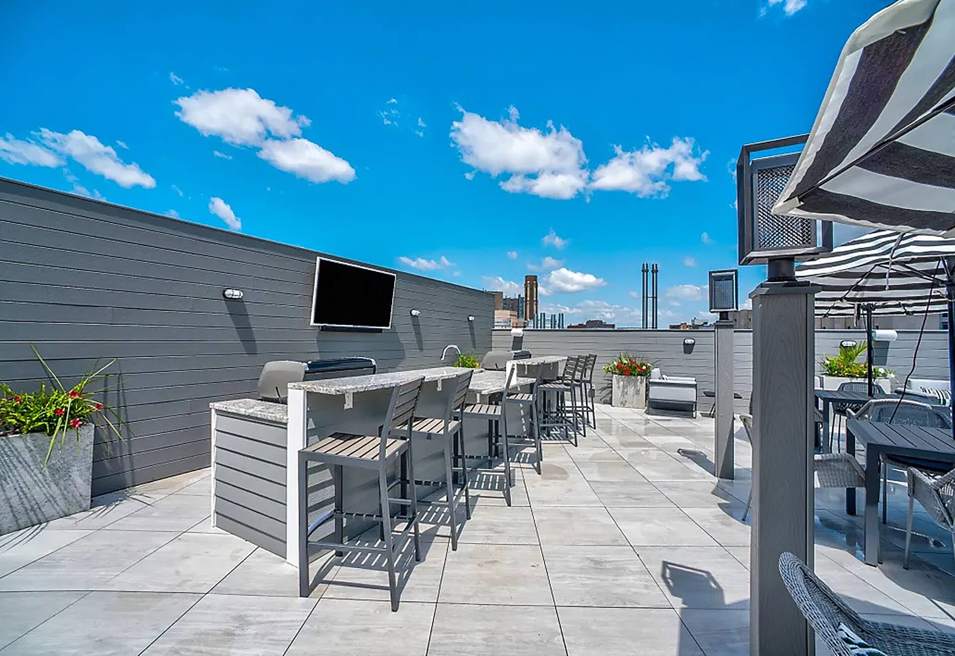Lux 2BR Apt Downtown at Yale — photo 5