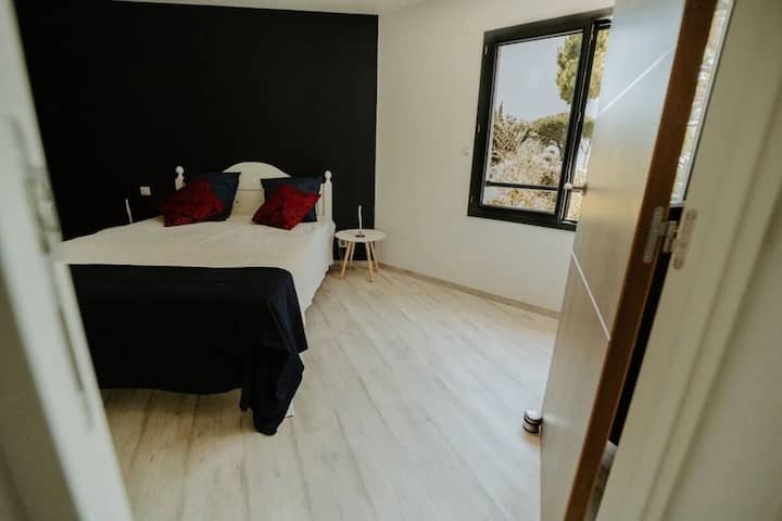 השכרת סדינים אפשרית + סט אחד של מגבות רחצה
€ 47 לשבוע עבור 2
יש להודיע על כך ל - MSG כדי לקבל אותם כשתגיעו

התשלום יועבר עם כניסתכם לשוער שיקבל את פניכם