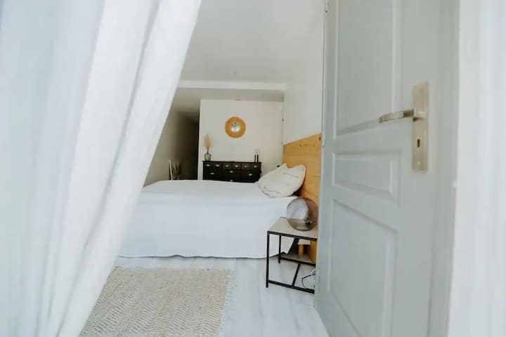 השכרת סדינים אפשרית + סט אחד של מגבות רחצה
€ 47 לשבוע עבור 2
יש להודיע על כך ל - MSG כדי לקבל אותם כשתגיעו

התשלום יועבר עם כניסתכם לשוער שיקבל את פניכם