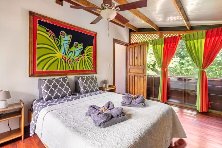 Room # 4 (Third floor)- Queen bed, private bathroom, balcony, hamac, towels, soap.