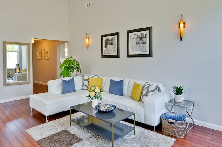 Upscale 4BR/3.5BA house near Stanford w/ AC