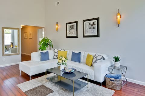 Successful Airbnb property: Upscale 4BR/3.5BA house near Stanford w/ AC in Palo Alto