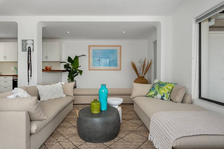 Seaside Oasis – best location, views & hosts gallery image 2