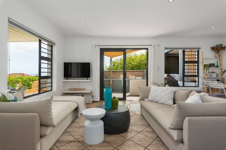 Seaside Oasis – best location, views & hosts gallery image 4