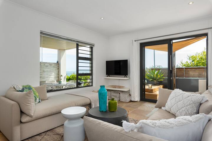 Seaside Oasis – best location, views & hosts gallery image 3