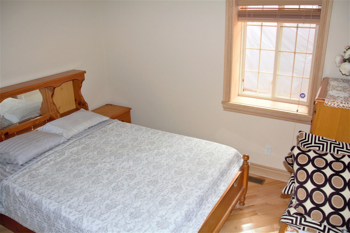 Queen bed master bedroom