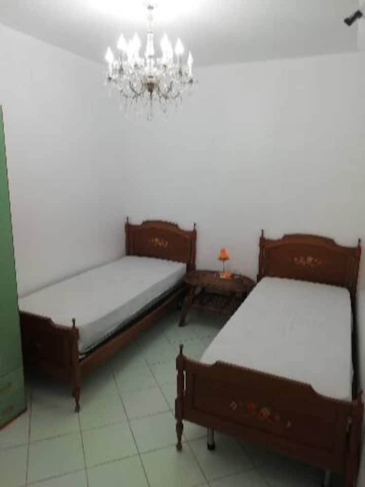 Chumba cha kulala na sebule mbili za jua