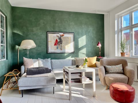Unique 110m2 close to the city's best cafegade!