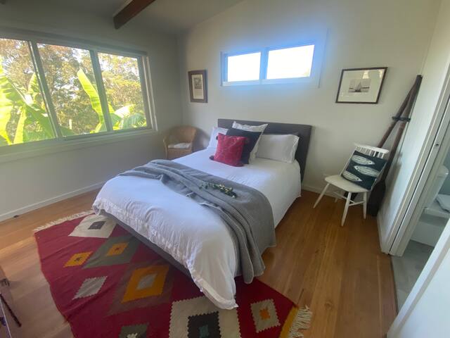 Sea Eagle Point Boatman’s Cottage gallery image 3