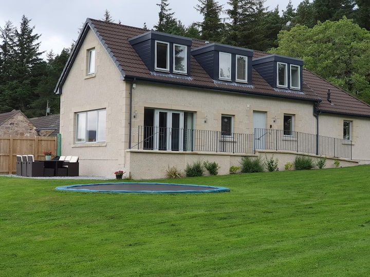 Threipmuir Reservoir Holiday Rentals & Homes Balerno, United Kingdom