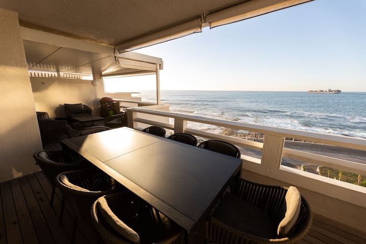 Upmarket Cape Town Beach Front Apartment