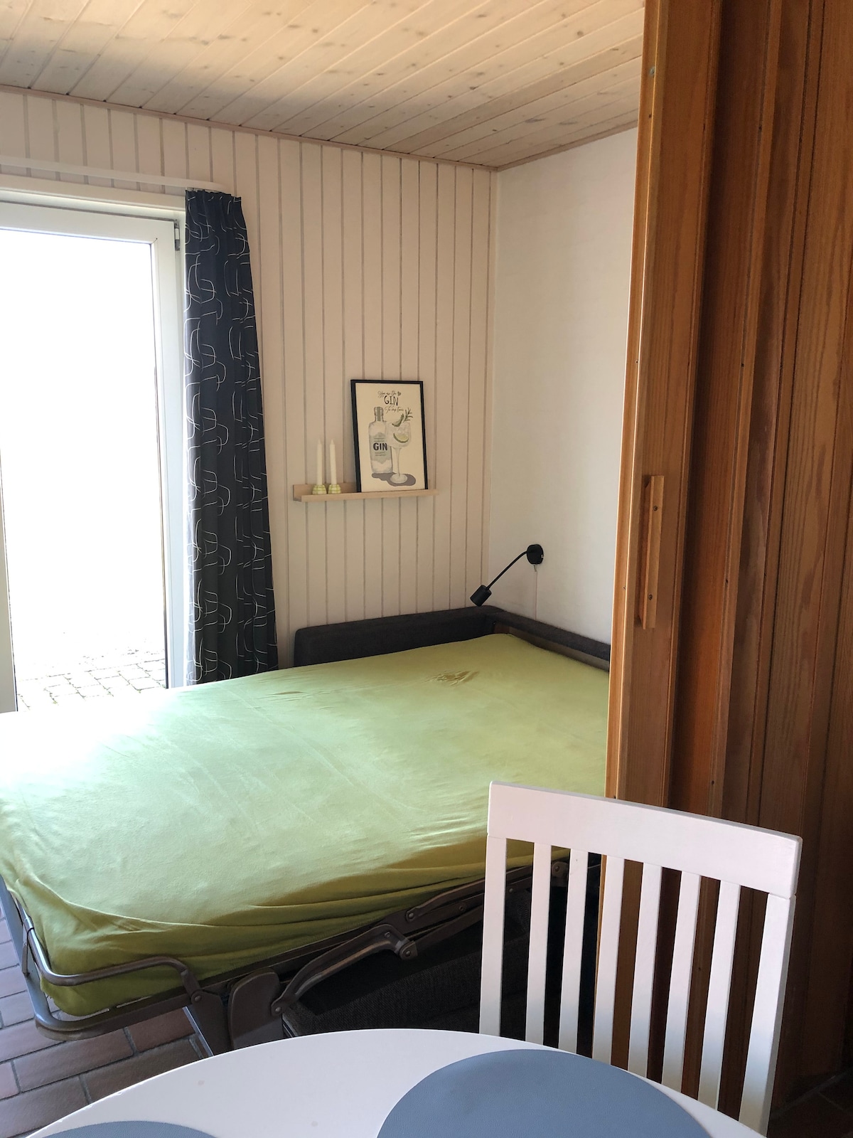 Გასაშლელი დივანი გაშლილია - მატრასის ზომა 140 * 200