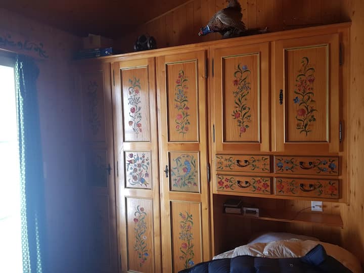 Einerzimmer mit Ausgang zu Loggia