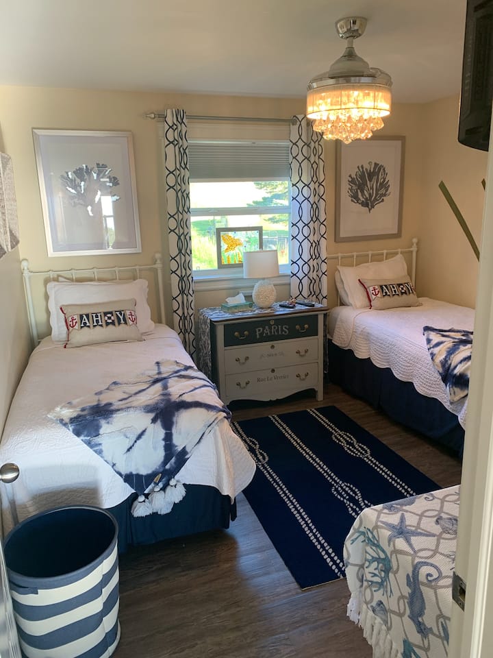 West- Bedrooms