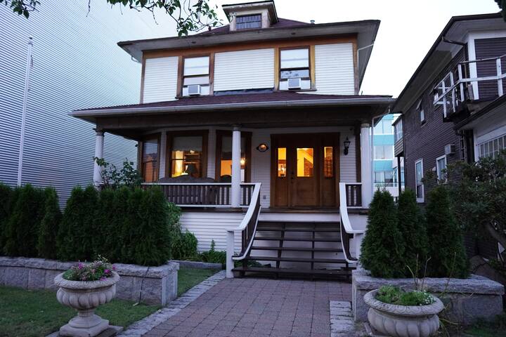 Bright and Spacious, Perfect Location gallery image 3