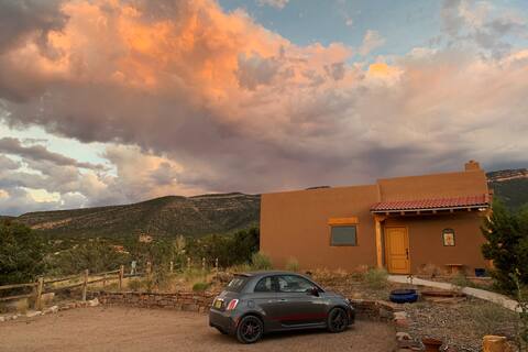 Placitas Getaway    -no cleaning fees-
