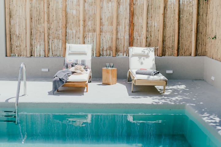 Kostantakis pool house