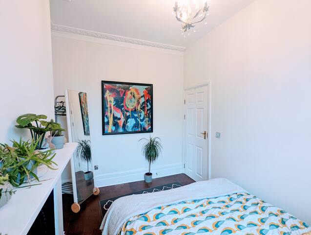 Beautiful 5/6 bd 3 bth home for work/staycation gallery image 2