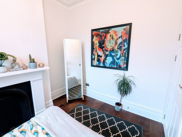 Beautiful 5/6 bd 3 bth home for work/staycation gallery image 4