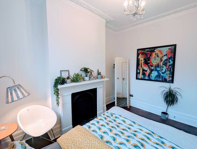 Beautiful 5/6 bd 3 bth home for work/staycation gallery image 5