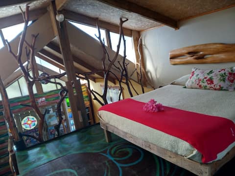 Popular Airbnb listing: Central cabin near the Sea in Isla De Pascua