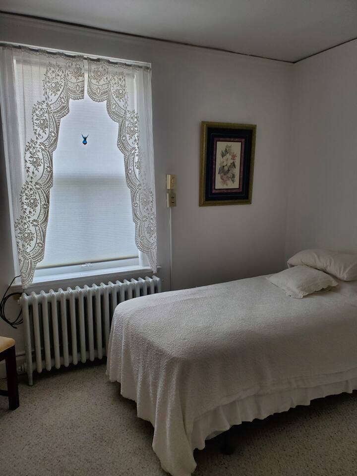 Van Vorhies Haus with Single bed & attached bath Houses for Rent in