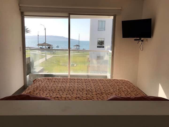 主屋：
特大号床、有线电视、海景、按摩浴缸、淋浴间、两个衣柜和卫生间