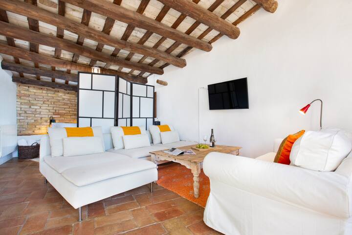 Beaches! Chic, modernized “castle” & apt, with A/C gallery image 2