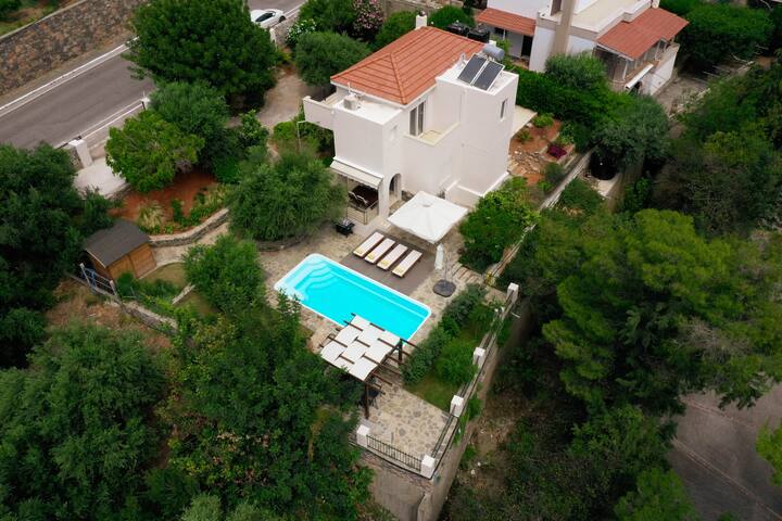 Beautiful 2 bedroom villa 500 m from the beach