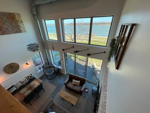 Popular Airbnb listing: Lakeside Barndo with Paddle Boards in The Colony