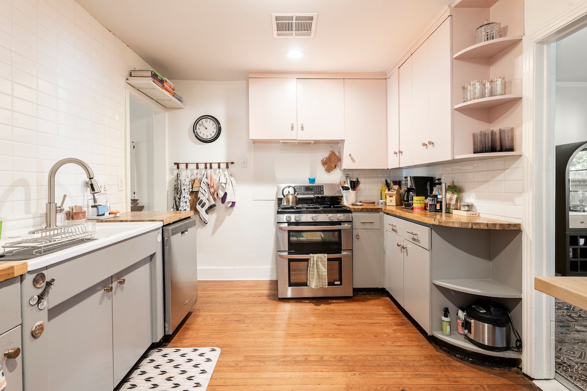 Hyde Park Cottage (Dog Friendly!)