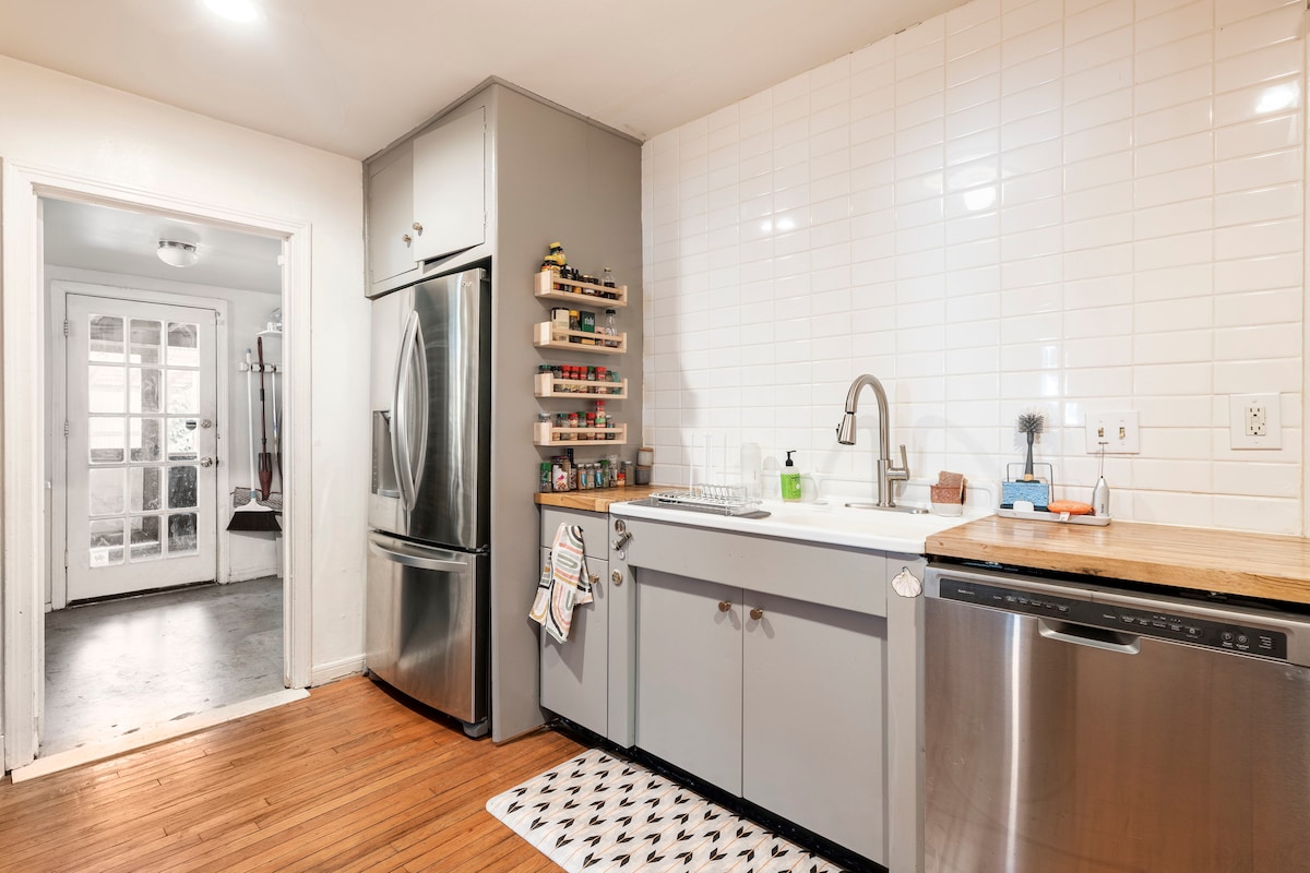 Hyde Park Cottage (Dog Friendly!)