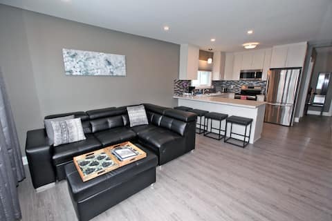 Popular Airbnb listing: Gallo by the Falls - Closest Airbnb to the Falls! in Niagara Falls