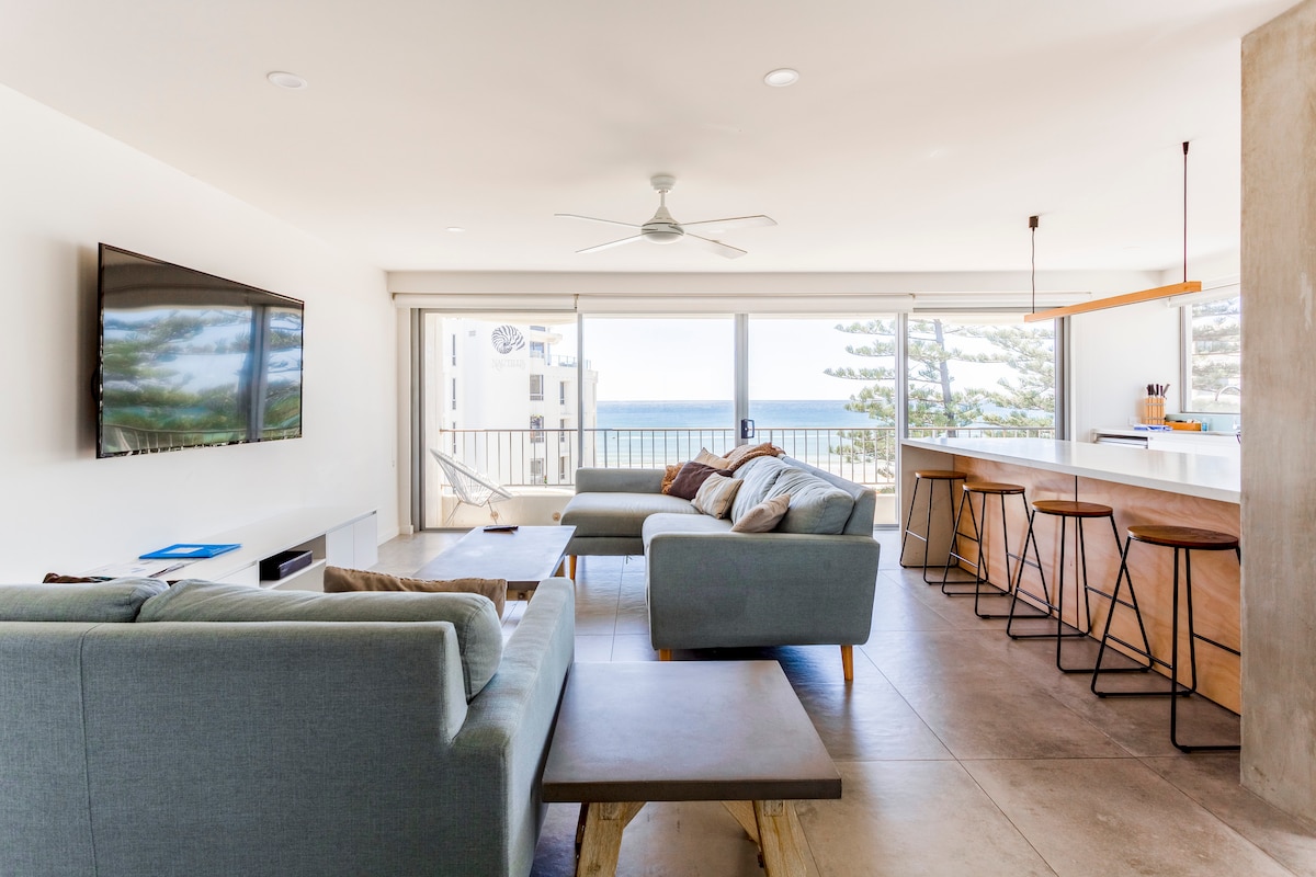 Top performing Airbnb: WOW Ocean Views, Penthouse Opp Beach Foxtel Wi-Fi. in Gold Coast City