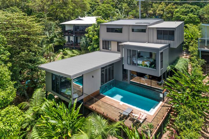 Pet Friendly Beach House Heated Pool & Ocean views gallery image 2