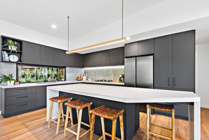 Pet Friendly Beach House Heated Pool & Ocean views gallery image 5