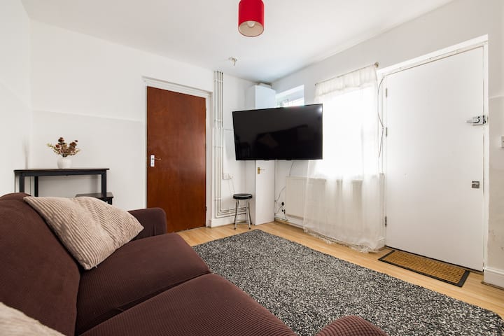 Quiet 1br Flat · Leyton Tube · Near Stratford - Leyton