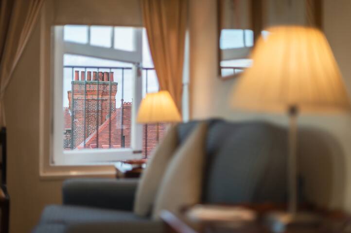 Spacious 2 Bedrooms 1 Bathroom gallery image 5