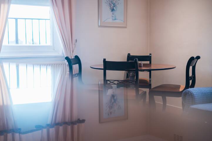 Spacious 2 Bedrooms 1 Bathroom gallery image 4