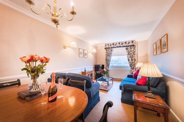 Spacious 2 Bedroom 2 Bathroom Apartment by Mansley gallery image 2