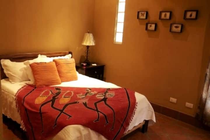 غرفة نوم الضيوف ومكيف الهواء والواي فاي