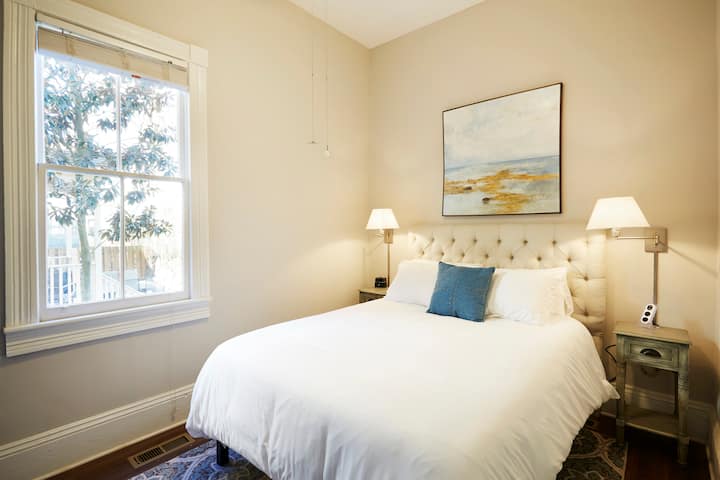 Секој стан е опремен со брачен кревет (широк 150-179 см) за да се обезбеди удобен ноќен сон за да можете целосно да уживате во денот истражувајќи ја Савана.