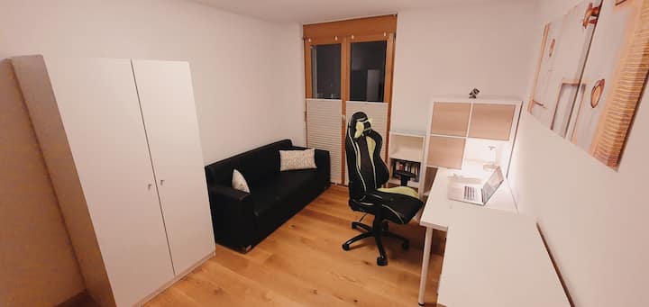 Bedroom 2 / office. The sofa bed is 1.40 x 2.00 m and can also be used. From here you have views of the Rhine Valley.