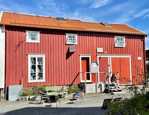 THE STABLES - THE cultural workshop Sjøgata in the city center