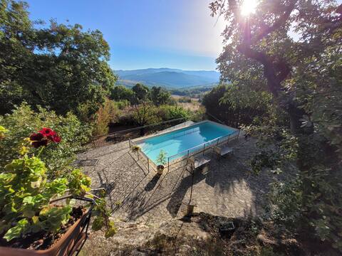 Property in the Tuscan hinterland w/ swimming pool
