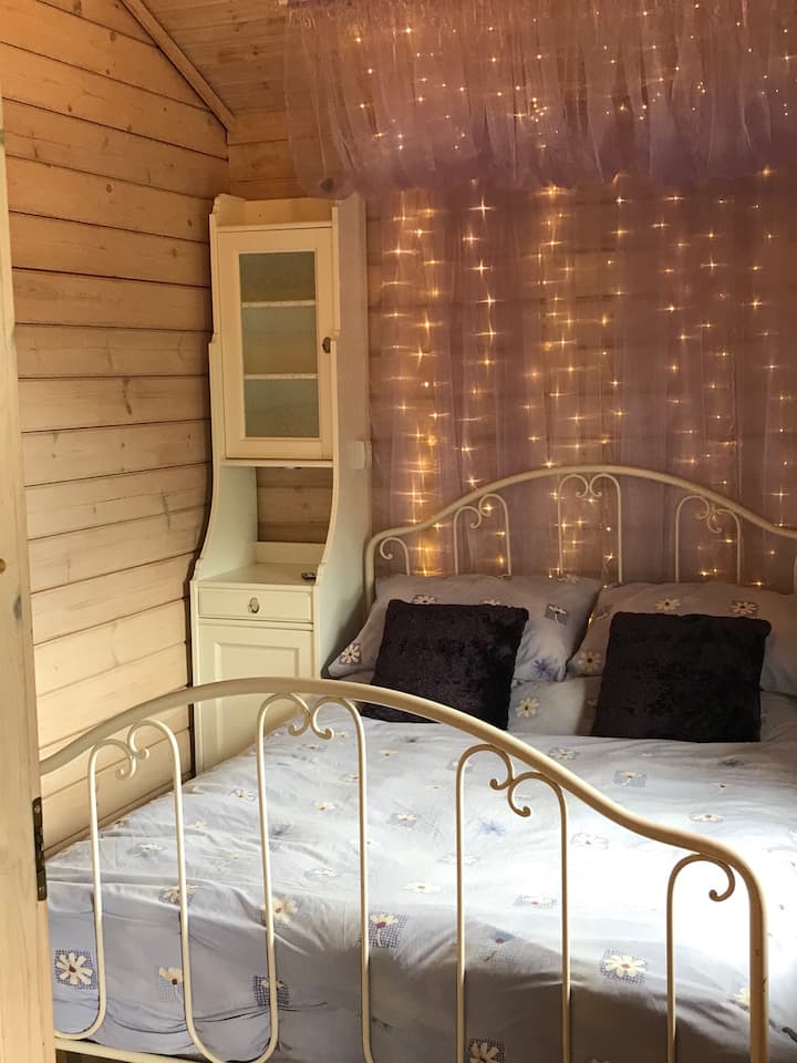 საძინებელი 1