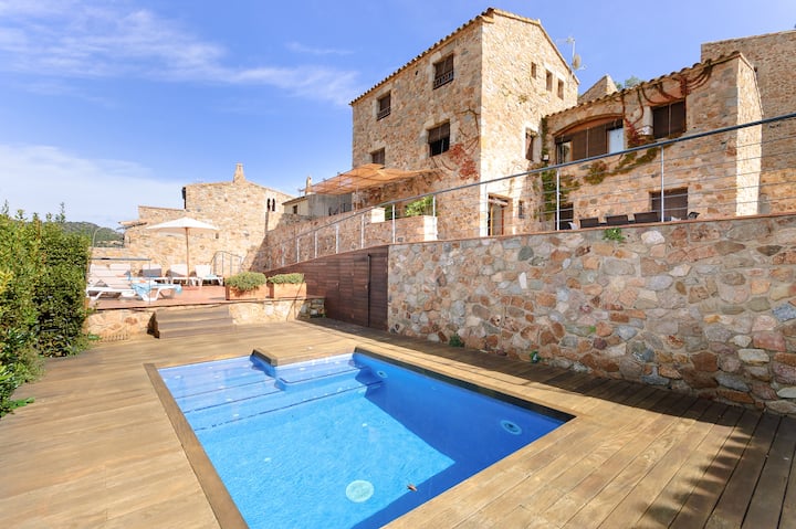 VILLA PANDORA luxury rustic house with pool